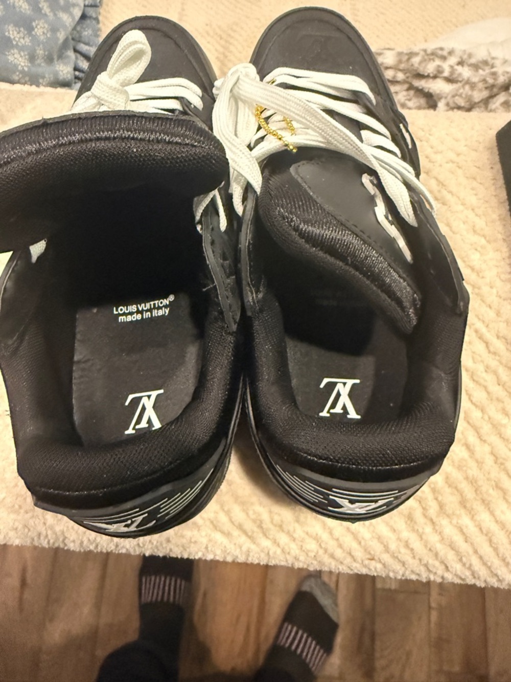 Louis Vuitton Black Sneakers with White Laces and White Insole Logo - Picture 6 of 6